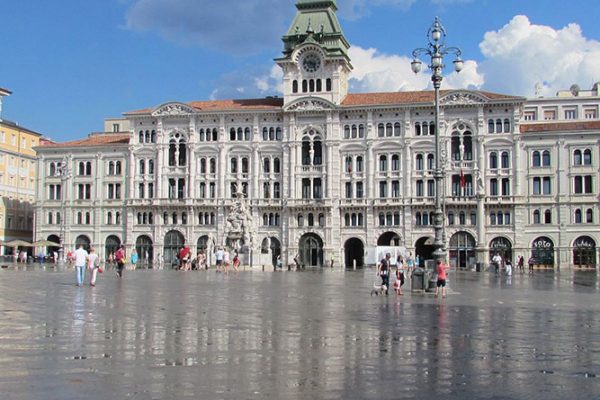 piazza unità italia